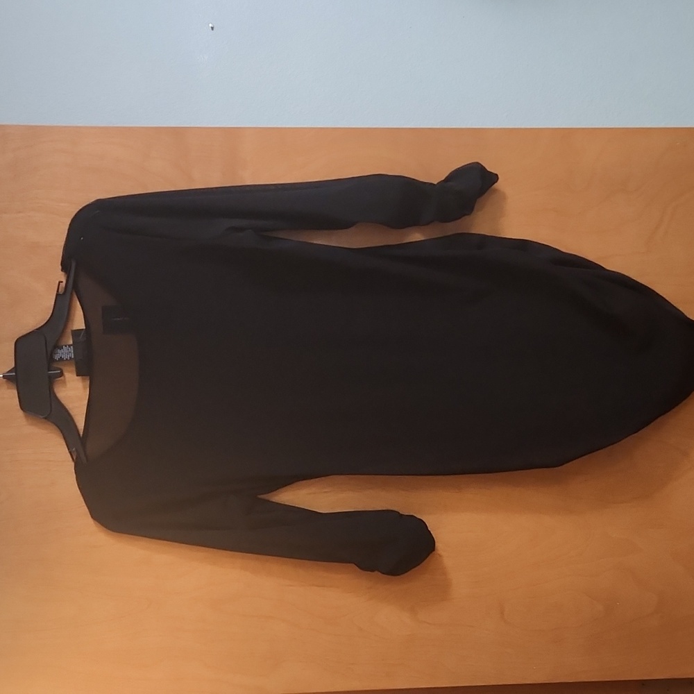 Vintage INC sheer tunic with great waist and sleeve ruching. Black
